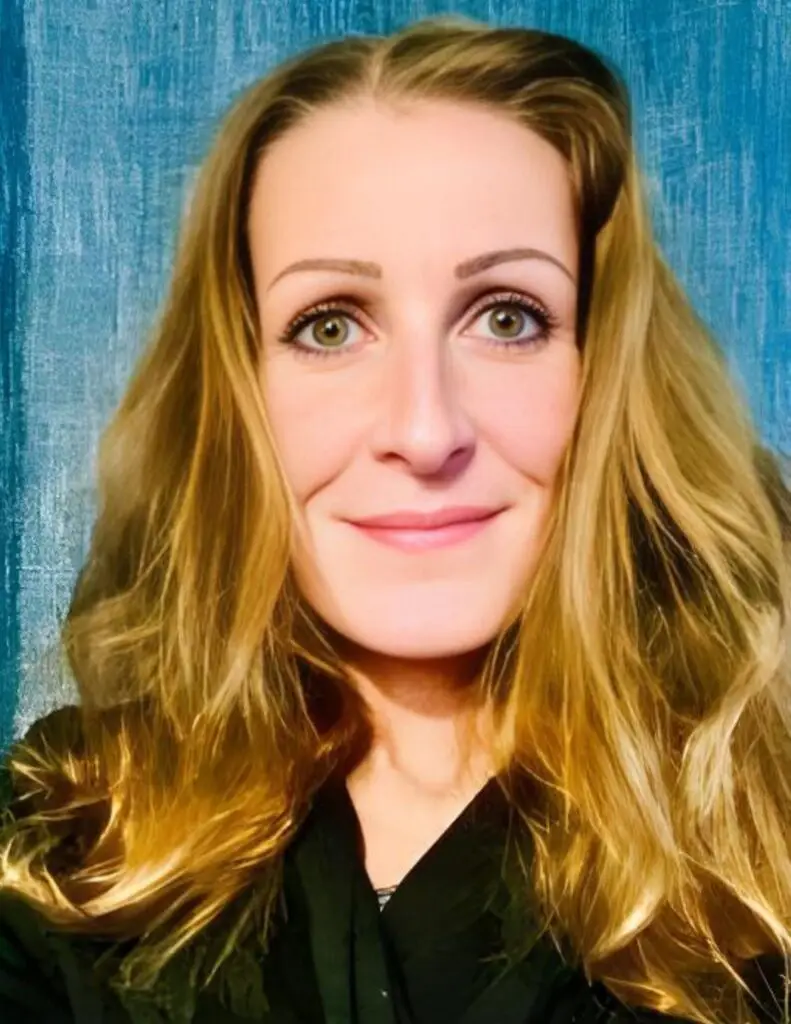 Eva Snow - Profile